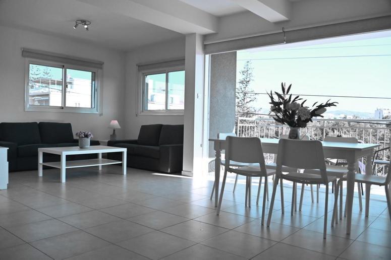 Edessis Beach House Лимасол Экстерьер фото